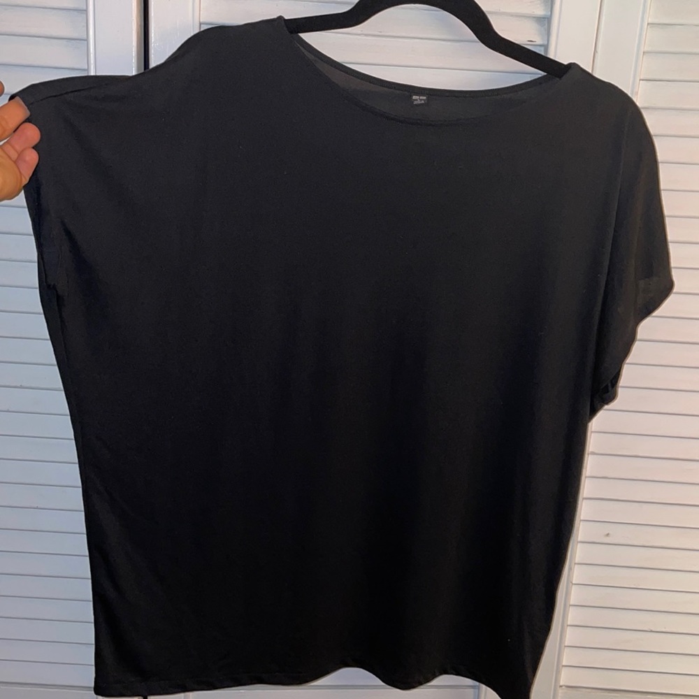 UNIQLO L womens flowy top- black